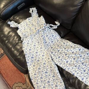 Ralph Lauren Blue and White Floral Romper kids size 8
Good condition